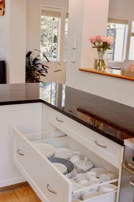Modern Lifestyle Retreat With Stunning City View Auckland Eksteriør billede