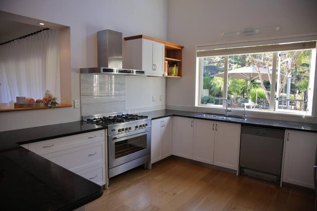 Modern Lifestyle Retreat With Stunning City View Auckland Eksteriør billede